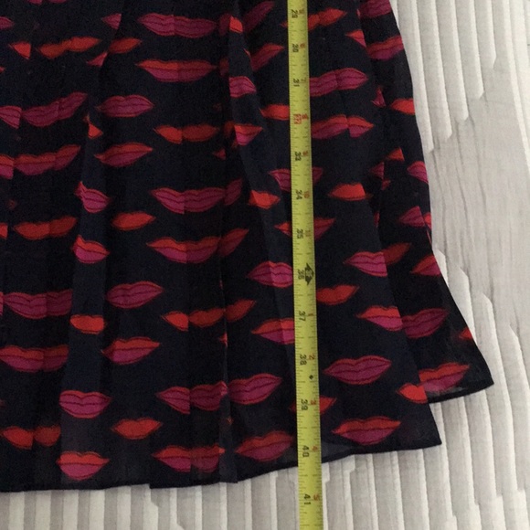 Halogen Midi pleated Lip Print Dress - Picture 12 of 12